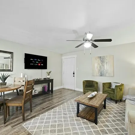 Spacious And Stylish Apartment Right By At&T Stadium!
